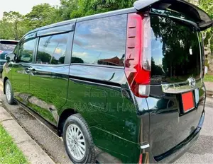 Toyota Noah 2014 Van (Used)