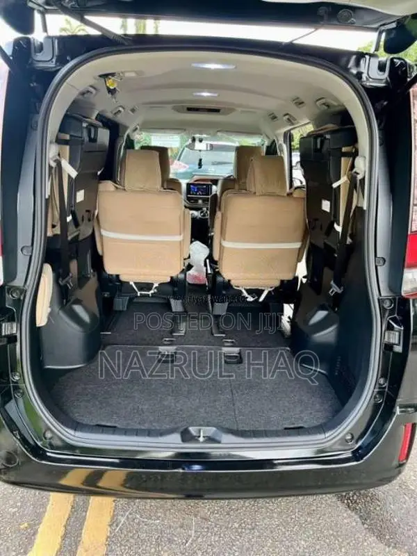 Toyota Noah 2014 Van (Used)