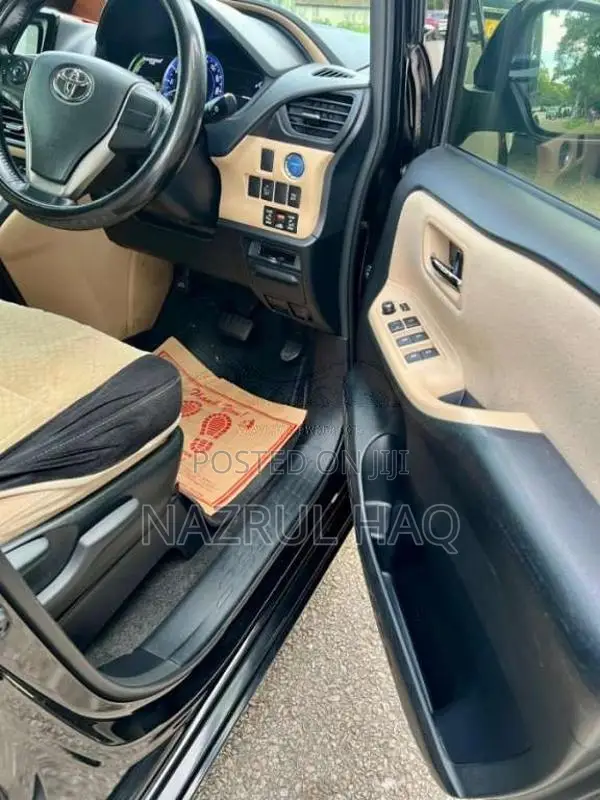 Toyota Noah 2014 Van (Used)
