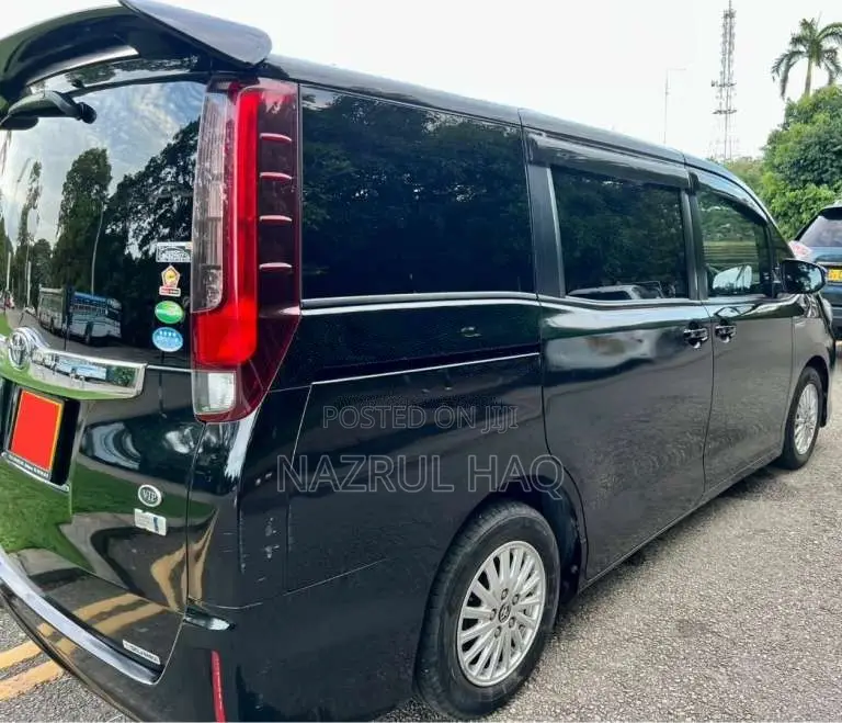 Toyota Noah 2014 Van (Used)