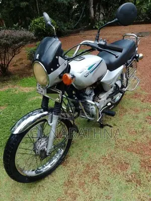 Bajaj Boxer 2004 Motorbike (Used)