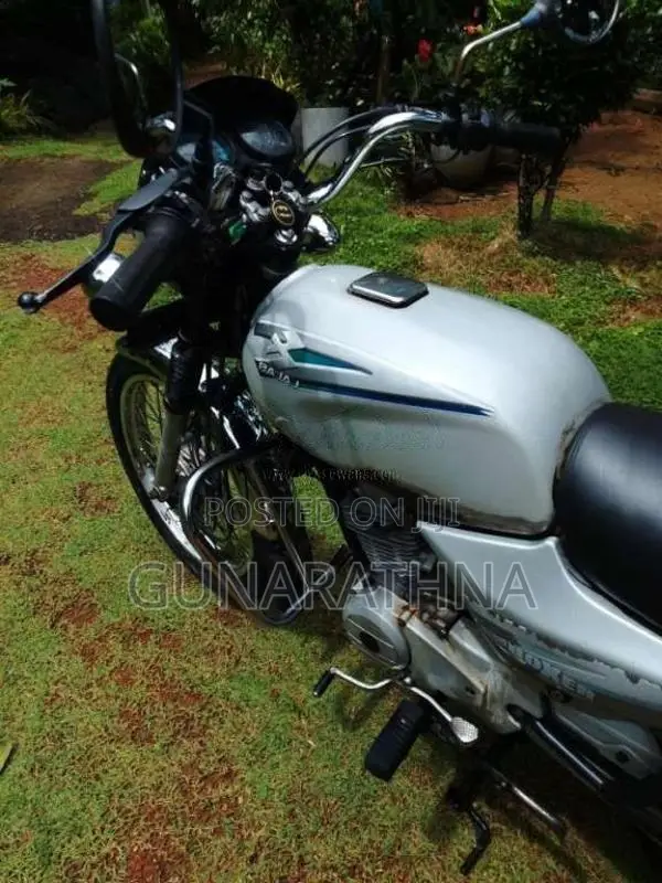 Bajaj Boxer 2004 Motorbike (Used)