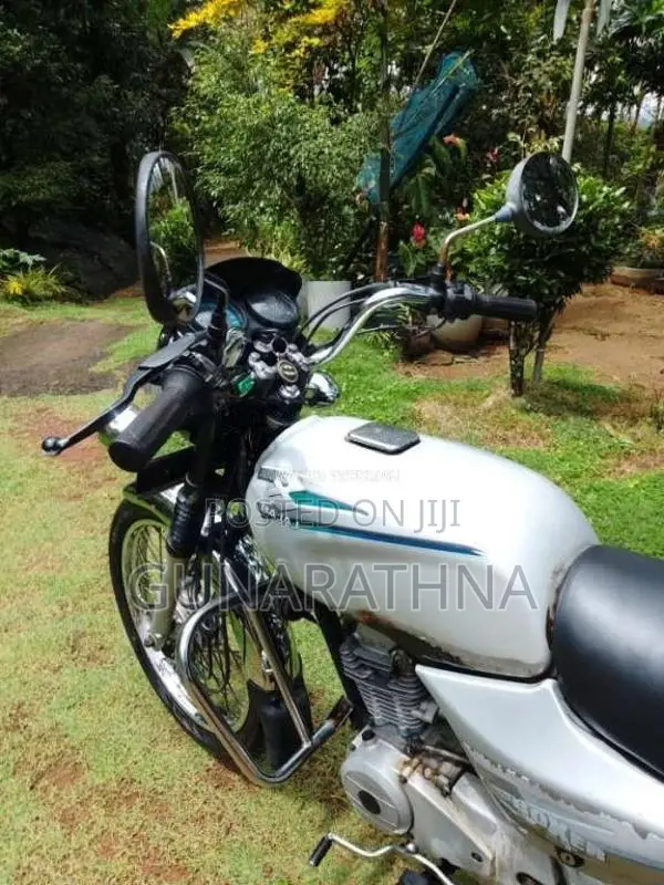 Bajaj Boxer 2004 Motorbike (Used)