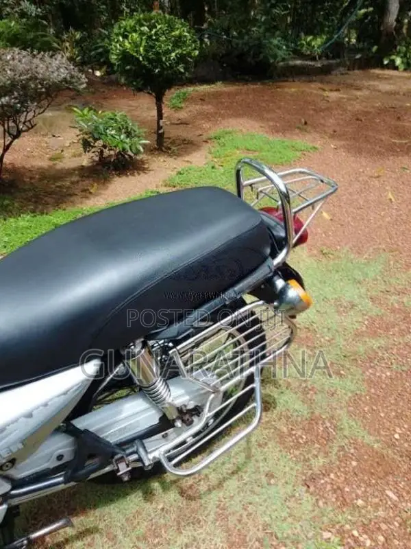 Bajaj Boxer 2004 Motorbike (Used)