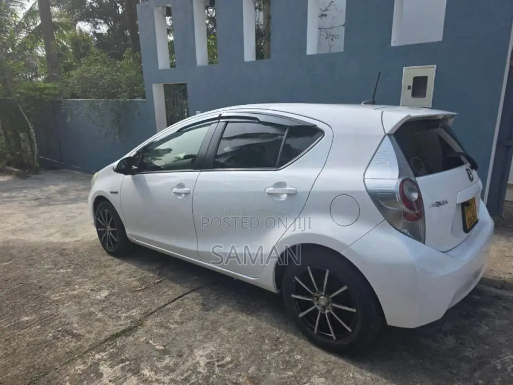 Toyota Aqua 2014 Car (Used)