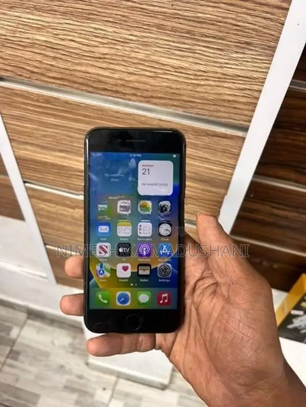 Apple iPhone 8 (Used)