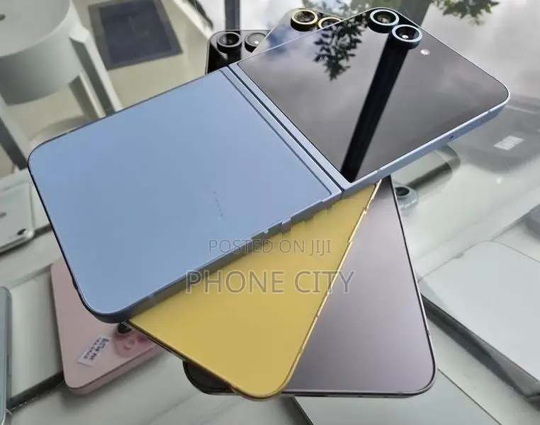 Samsung Galaxy Z Flip 6 5G 256GB 12GB RAM (Used)