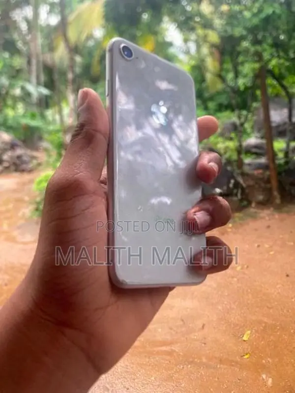 Apple iPhone 8 (Used)