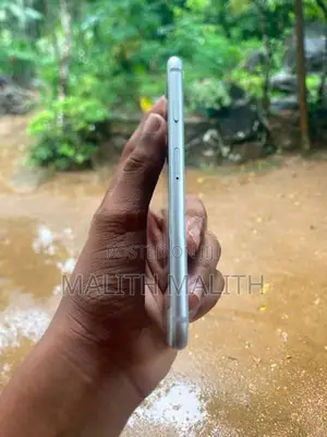 Apple iPhone 8 (Used)