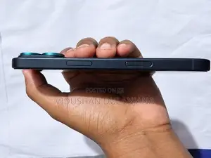 Apple iPhone 16 (Used)