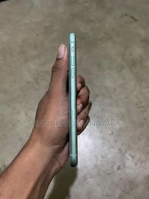 Apple iPhone 11 (Used)