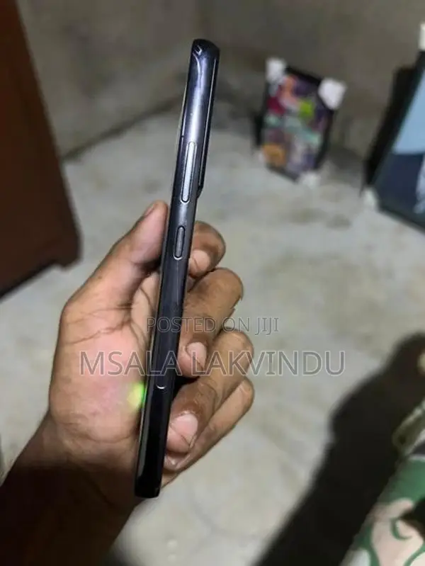 Samsung Galaxy S22 (Brand New)