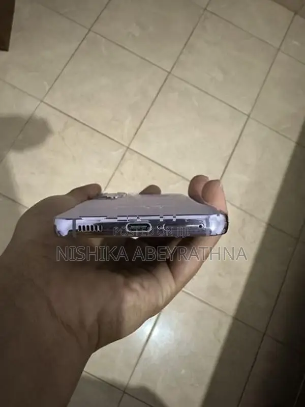 Samsung Galaxy S22 (Brand New)
