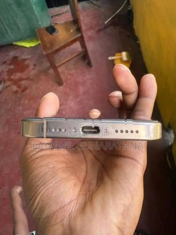 Apple iPhone 16 Pro (Used)
