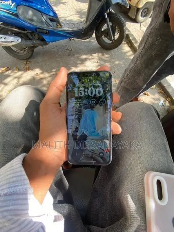 Apple iPhone X (Used)