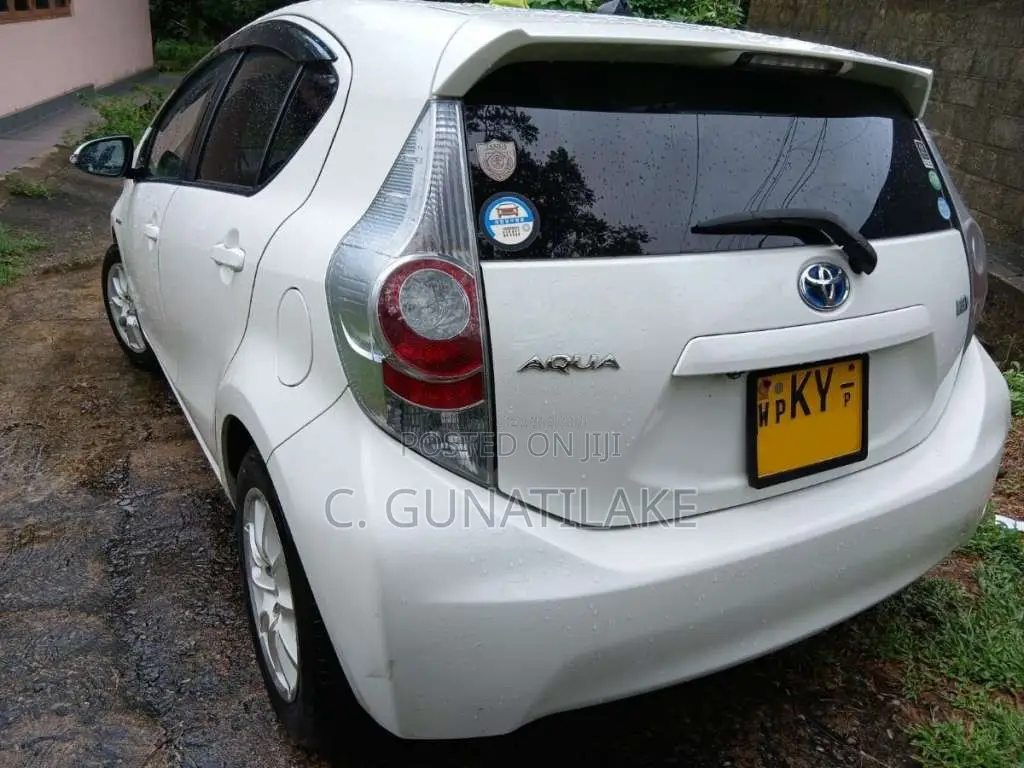 Toyota Aqua 2012 Car (Used)