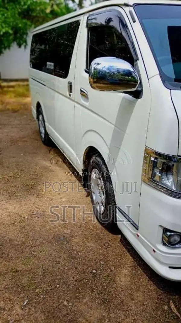 Toyota KDH 200 Super GL 2011 Van (Used)