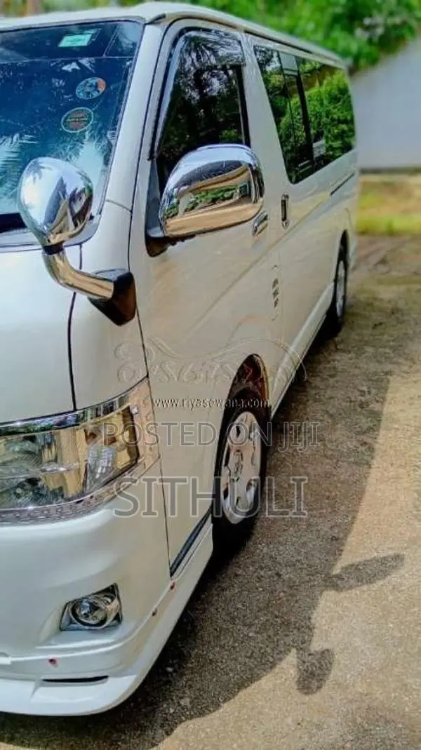 Toyota KDH 200 Super GL 2011 Van (Used)