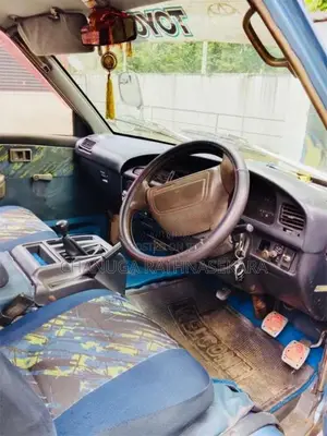 Toyota CR27 1991 Van (Used)
