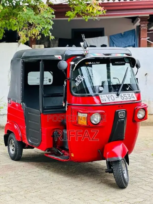 Bajaj RE 205 2011 Three Wheel (Used)