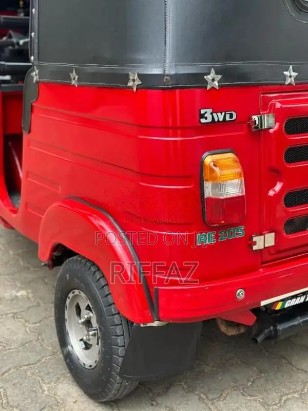 Bajaj RE 205 2011 Three Wheel (Used)