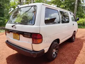 Toyota Lotto 1996 Van (Used)