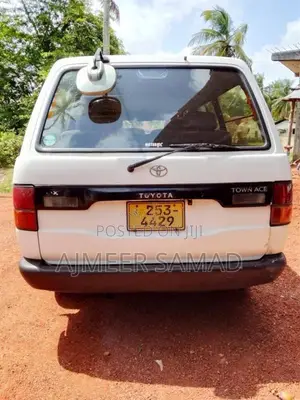 Toyota Lotto 1996 Van (Used)