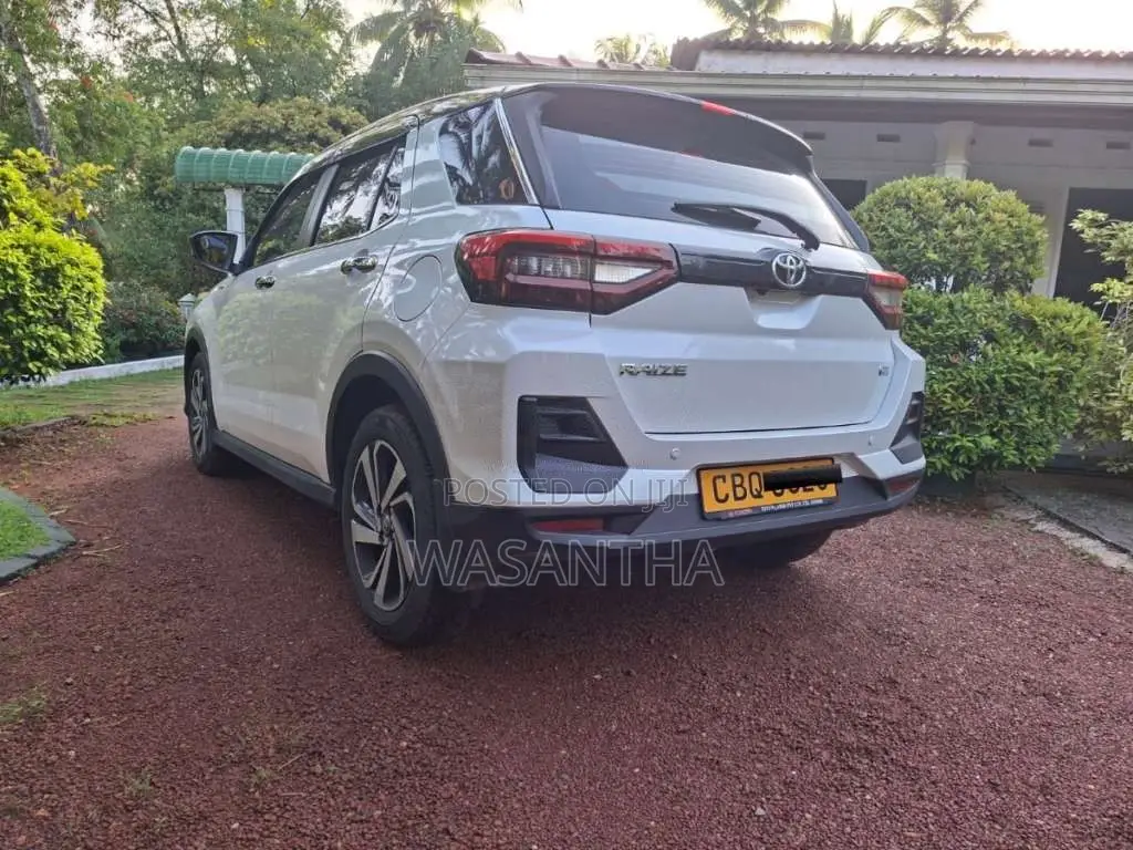 Toyota Raize 2025 SUV (Used)