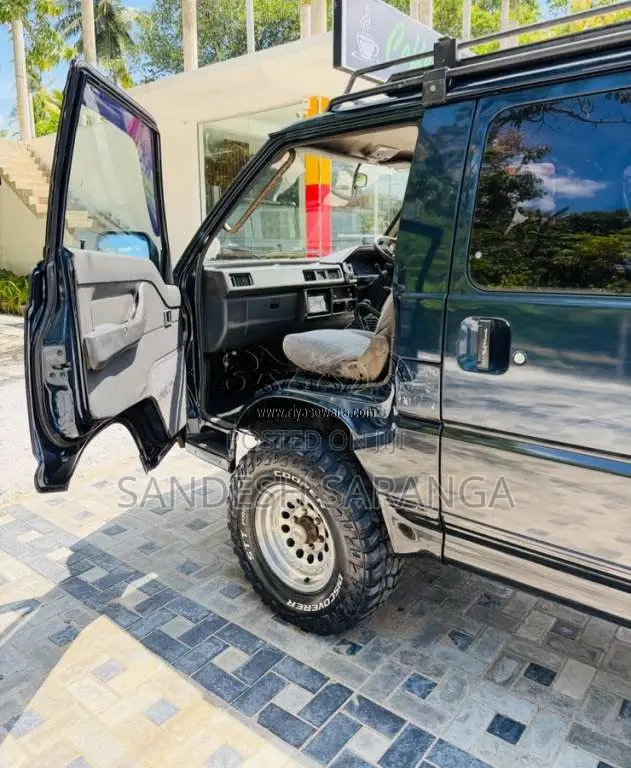 Mitsubishi L300 1992 Van (Used)