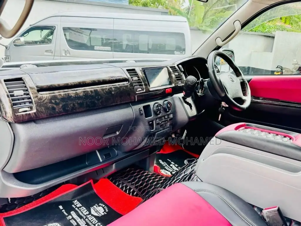 Toyota Kdh 200 2006 Van (Used)
