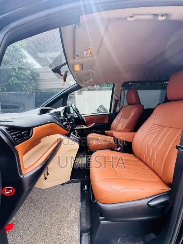 Toyota Noah 2015 Van (Used)