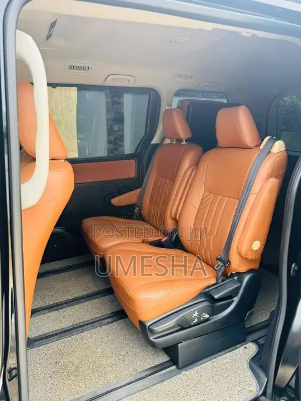 Toyota Noah 2015 Van (Used)