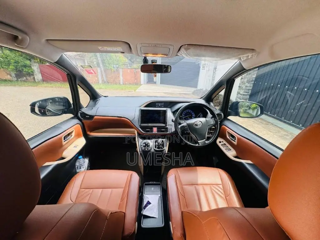 Toyota Noah 2015 Van (Used)