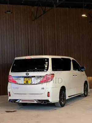 Toyota Vellfire 2013 Van (Used)