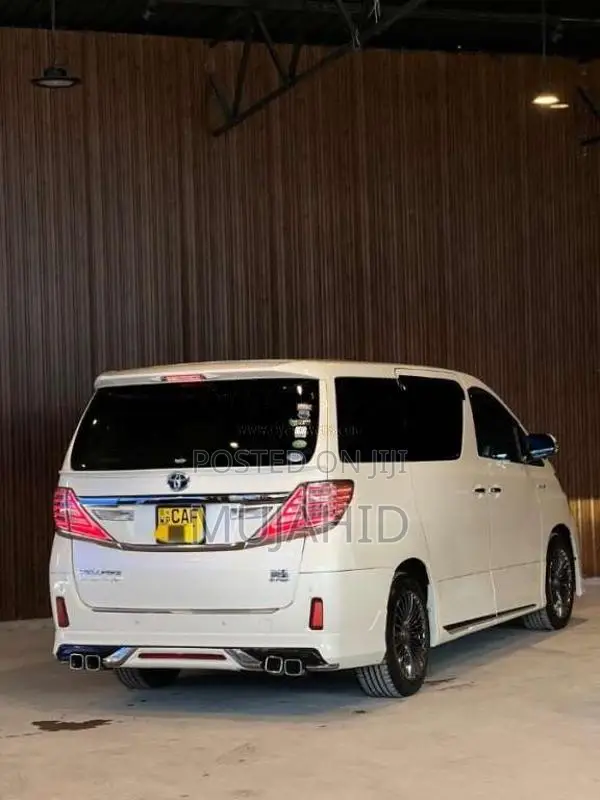 Toyota Vellfire 2013 Van (Used)