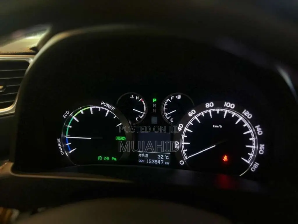 Toyota Vellfire 2013 Van (Used)