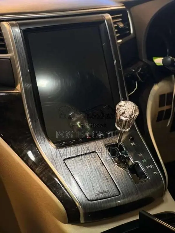 Toyota Vellfire 2013 Van (Used)