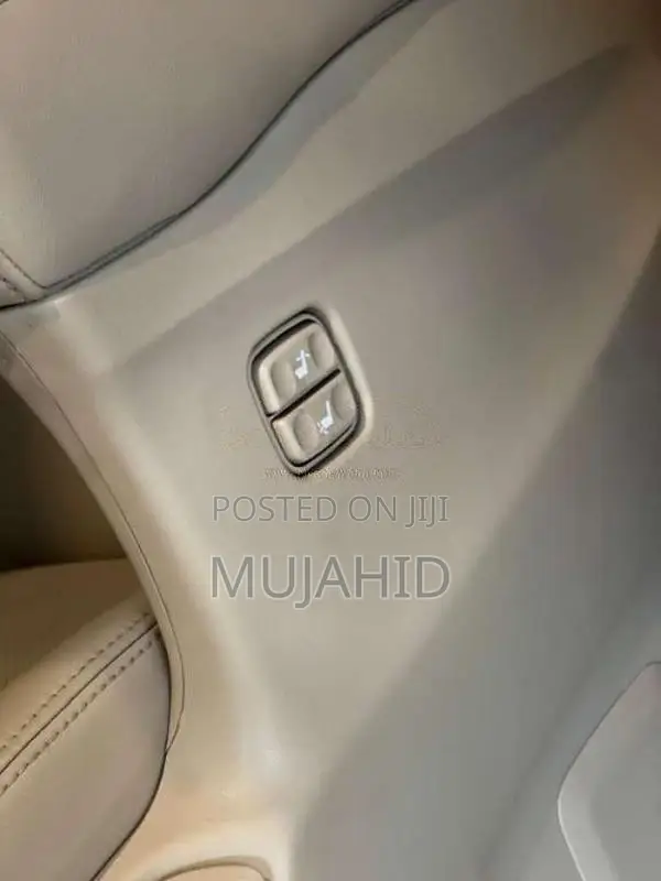 Toyota Vellfire 2013 Van (Used)