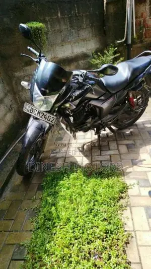 Hero Hunk 2015 Motorbike (Used)