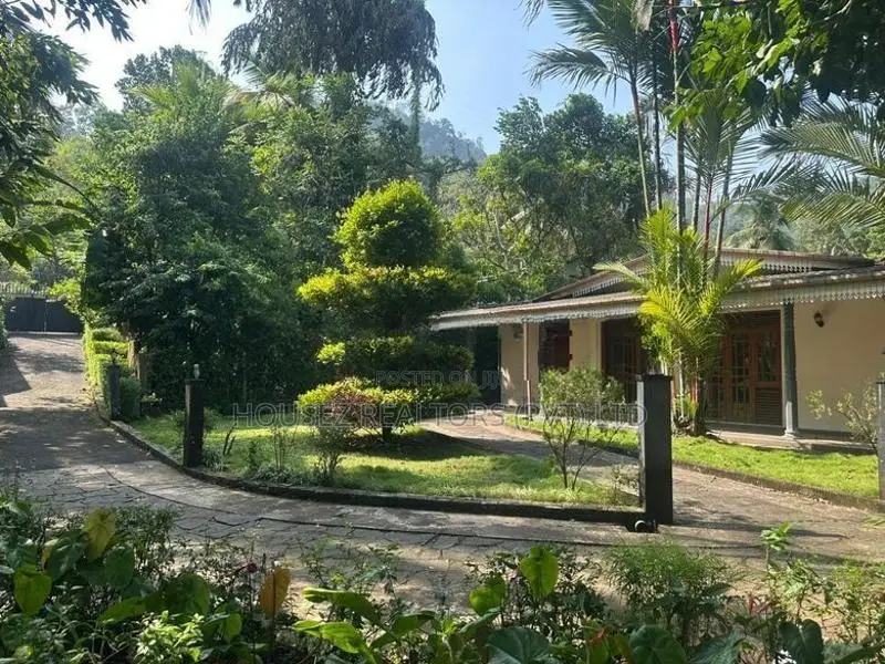 Beautiful 5-Bedroom House For Sale In Nawalapitiya – Paththunupitiya