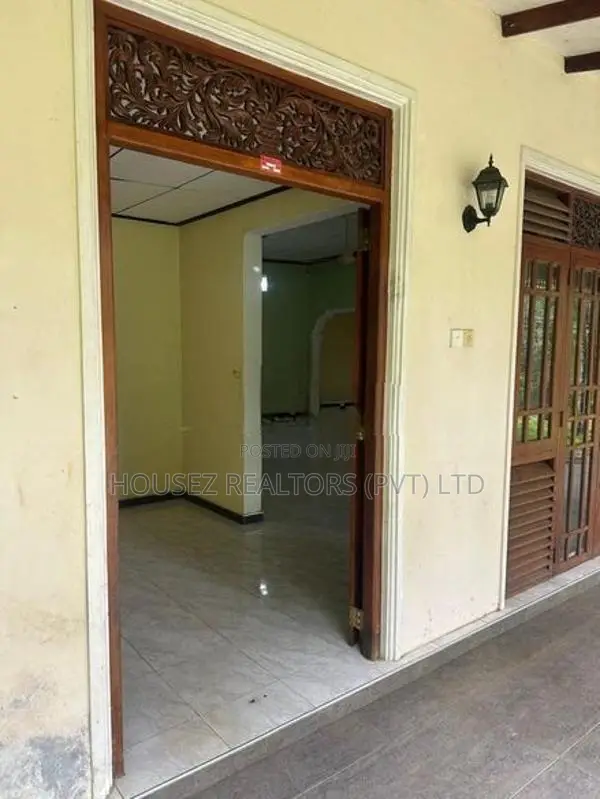 Beautiful 5-Bedroom House For Sale In Nawalapitiya – Paththunupitiya
