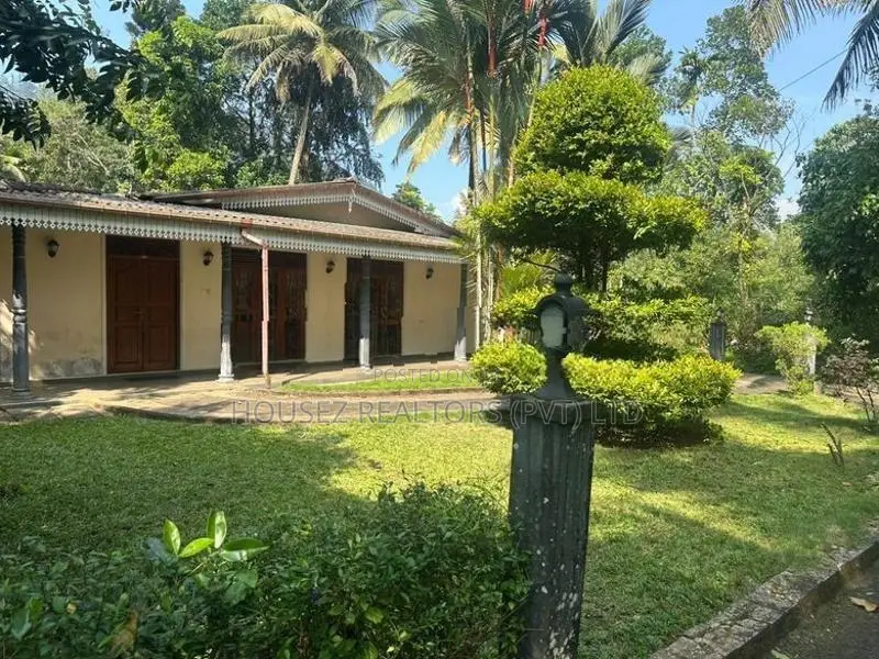 Beautiful 5-Bedroom House For Sale In Nawalapitiya – Paththunupitiya