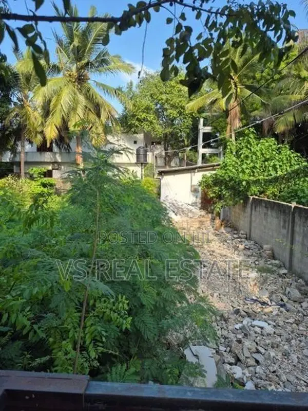 காணி விற்பனைக்கு நல்லூர் பருத்தித்துறை வீதியில் வீரமகாளி அம்மன் கோவிலட