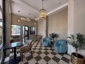Fully Furnished Cafe for Rent at Colombo 5