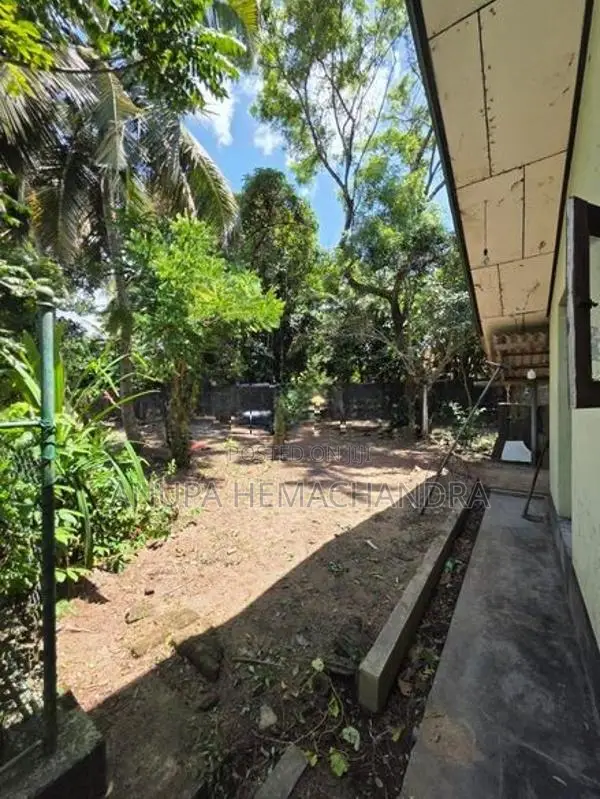 Spacious 32 Perch Land With House For Sale Yakkala In Gampaha