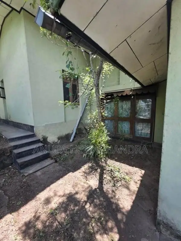 Spacious 32 Perch Land With House For Sale Yakkala In Gampaha