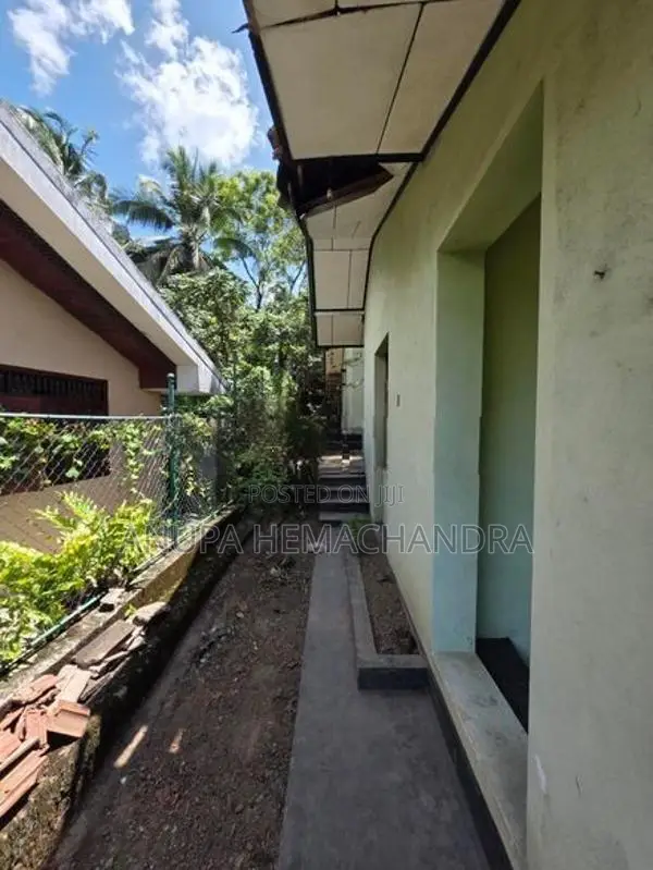 Spacious 32 Perch Land With House For Sale Yakkala In Gampaha