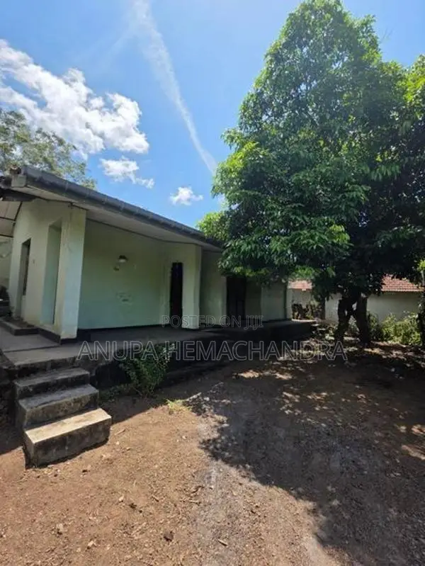 Spacious 32 Perch Land With House For Sale Yakkala In Gampaha