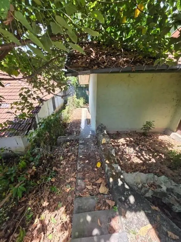 Spacious 32 Perch Land With House For Sale Yakkala In Gampaha