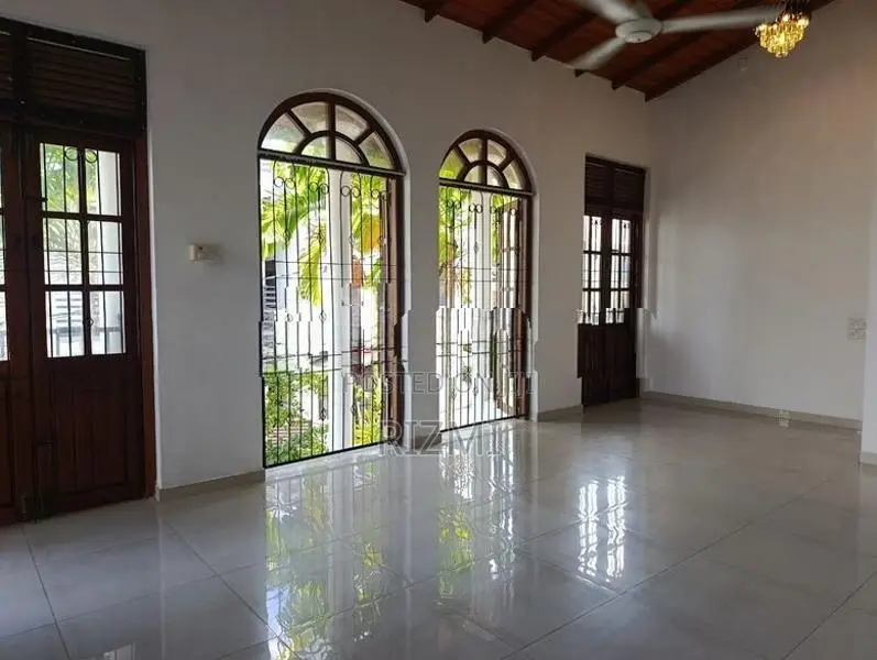 1st Floor 3BR House for Rent in Mount Lavinia